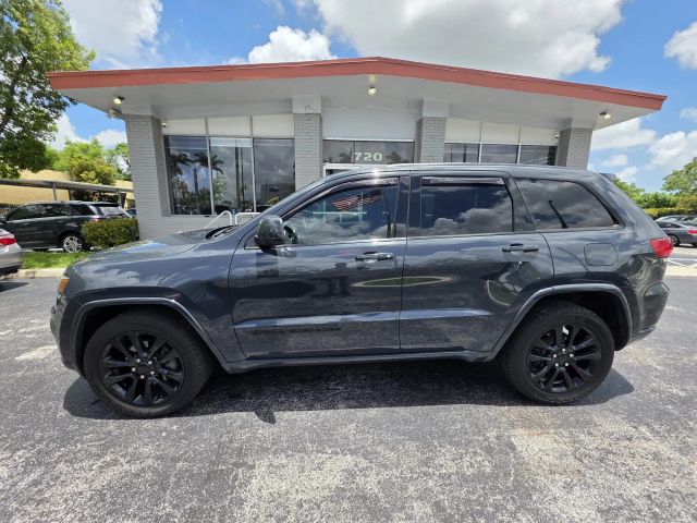 2017 Jeep Grand Cherokee - Image 8
