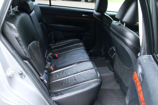 2011 Subaru Outback - Image 18