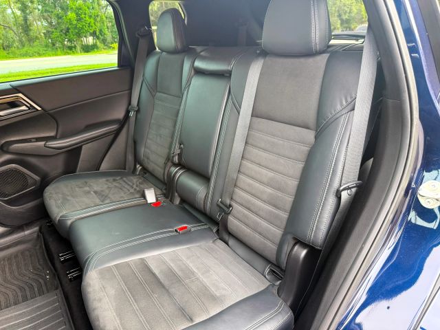 2023 Mitsubishi Outlander - Image 14
