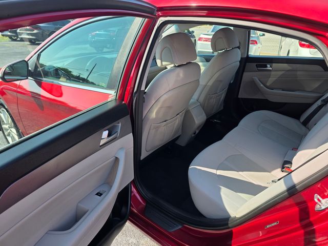 2016 Hyundai Sonata - Image 13