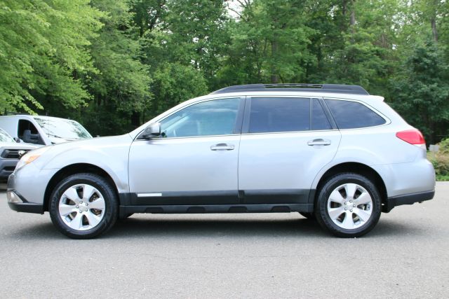2011 Subaru Outback - Image 4