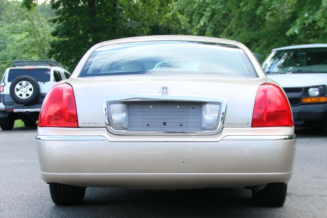 2006 Lincoln Town Car - Image 6