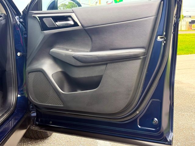 2023 Mitsubishi Outlander - Image 28