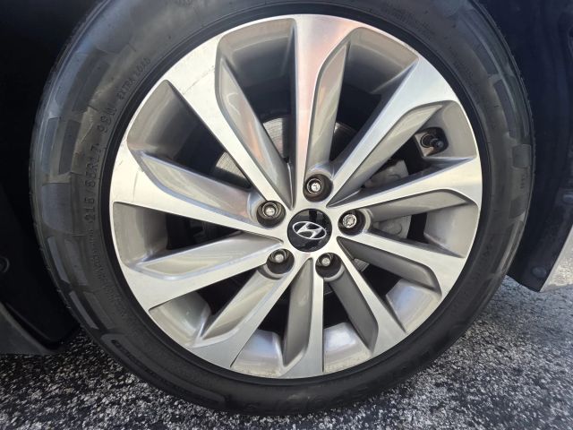 2017 Hyundai Sonata - Image 24