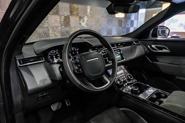 2018 Land Rover Range Rover Velar R-dynamic Hse Sport Utility 4d - Image 3