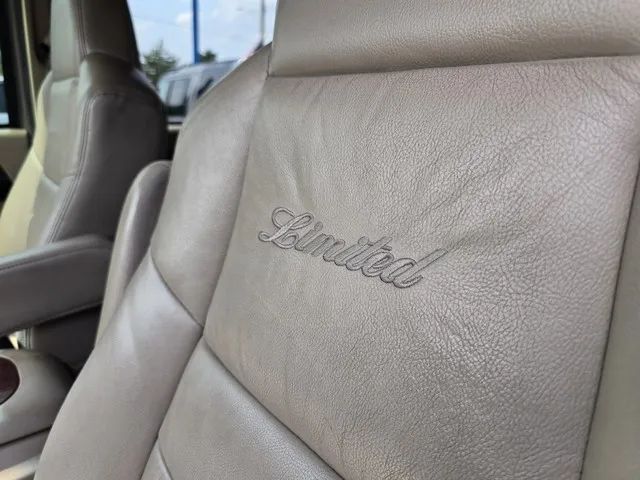 2005 Ford Excursion - Image 14