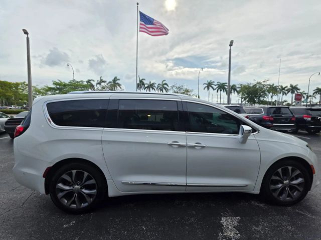 2017 Chrysler Pacifica - Image 7