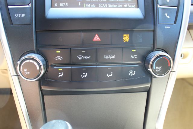 2016 Toyota Camry - Image 11