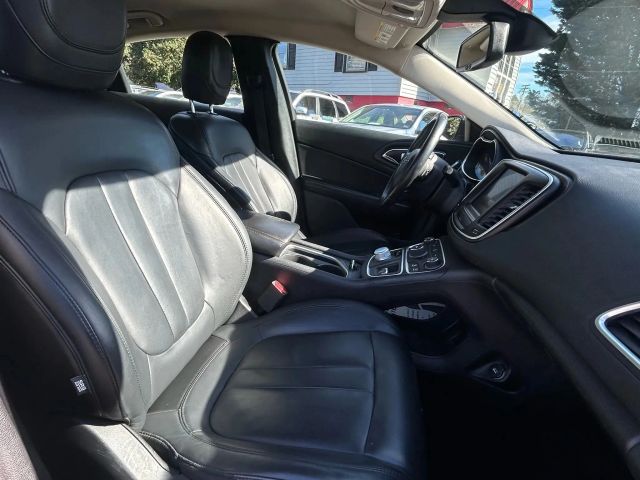 2017 Chrysler 200 - Image 5