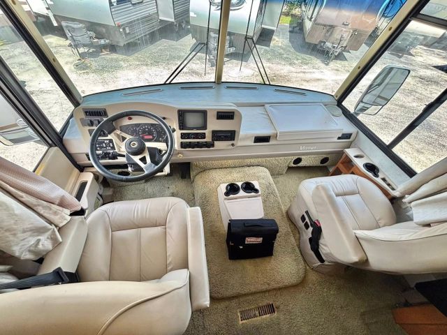 2005 Winnebago Voyage Series - Image 11