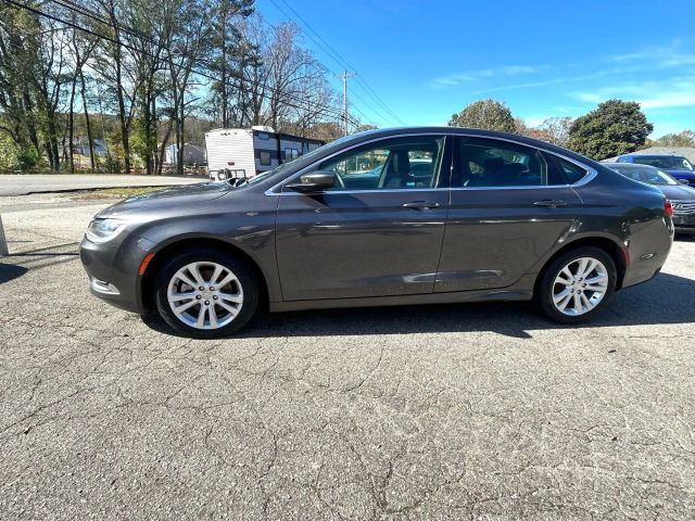 2017 Chrysler 200 - Image 3