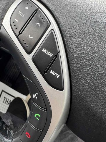 2012 Hyundai Elantra - Image 17