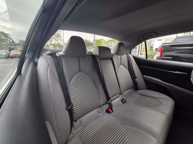 2018 Toyota Camry - Image 16