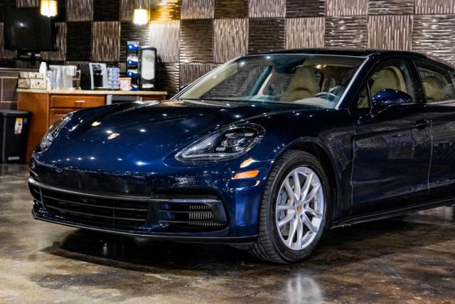 2018 Porsche Panamera 4s Sedan 4d - Image 8