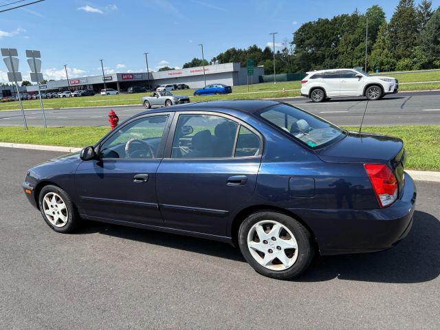2004 Hyundai Elantra - Image 3