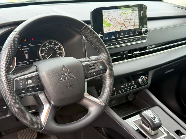 2023 Mitsubishi Outlander - Image 11