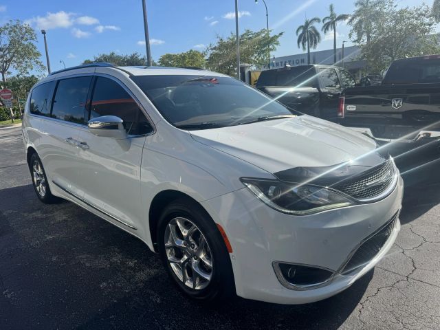 2018 Chrysler Pacifica - Image 2