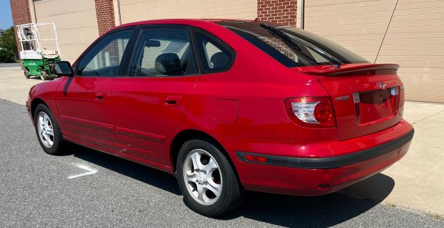 2004 Hyundai Elantra - Image 13