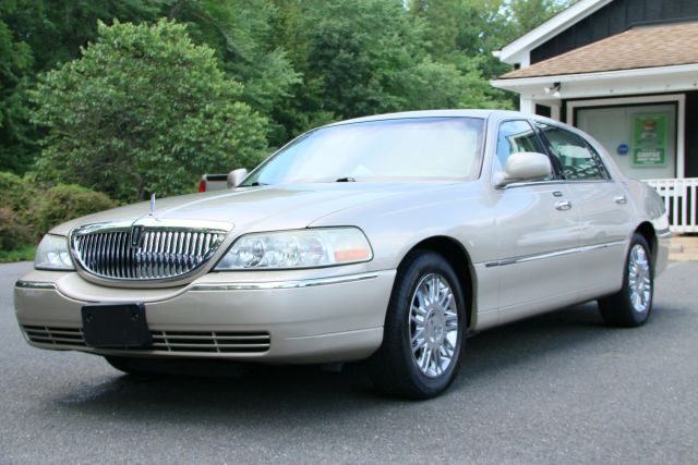 2006 Lincoln Town Car - Image 3