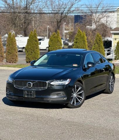 2021 Volvo S90 T6 Momentum