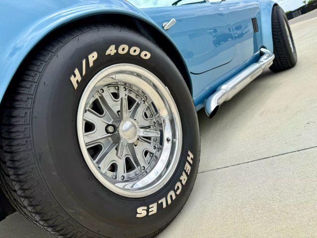 1965 Shelby Cobra Roadster 427 - Image 21