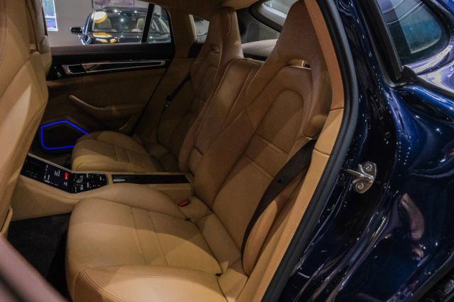 2018 Porsche Panamera 4s Sedan 4d - Image 36