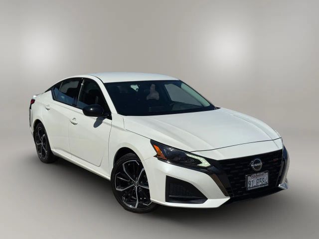 2023 Nissan Altima - Image 2