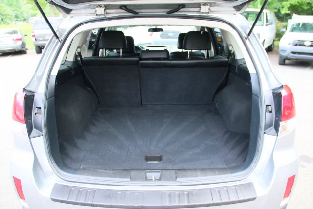 2011 Subaru Outback - Image 16