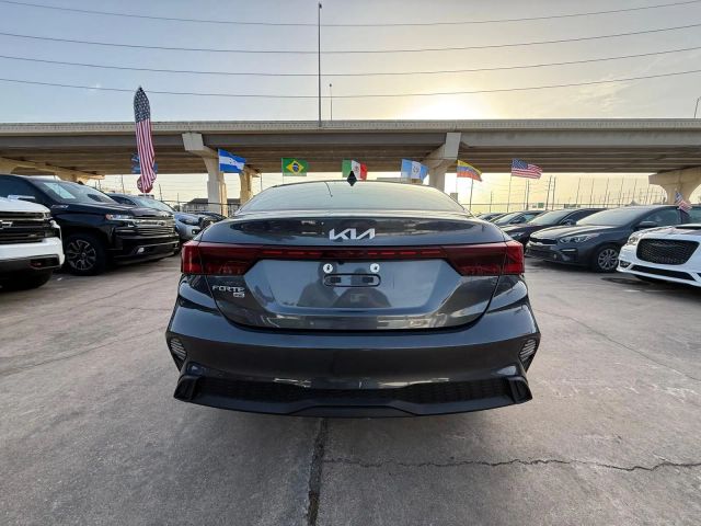 2024 Kia Forte - Image 12