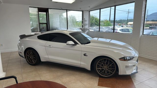 2019 Ford Mustang - Image 7
