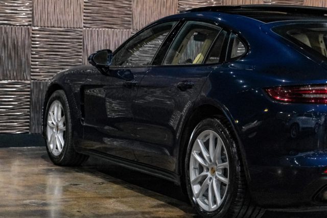 2018 Porsche Panamera 4s Sedan 4d - Image 13