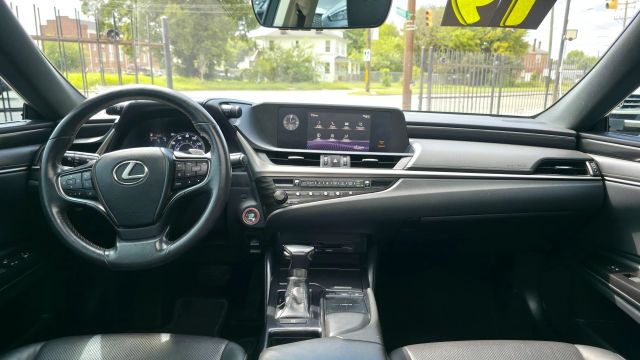 2019 Lexus Es - Image 15