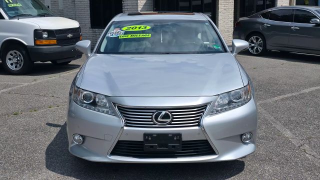 2013 Lexus Es - Image 2
