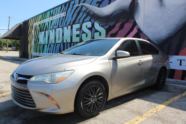 2016 Toyota Camry - Image 15