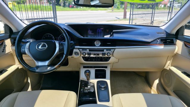 2013 Lexus Es - Image 19