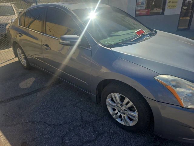 2011 Nissan Altima - Image 2