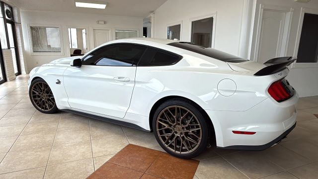 2019 Ford Mustang - Image 13