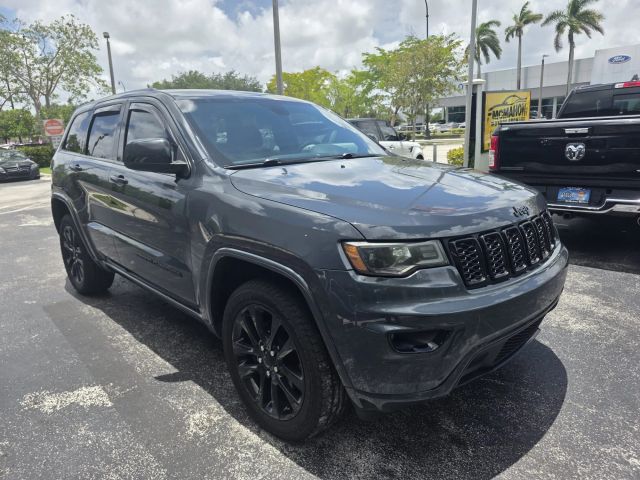 2017 Jeep Grand Cherokee - Image 2