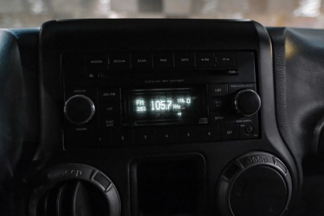 2015 Jeep Wrangler Sport Suv 2d - Image 20
