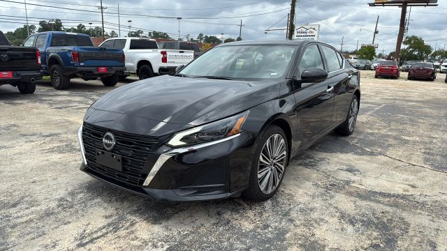 2023 Nissan Altima - Image 6