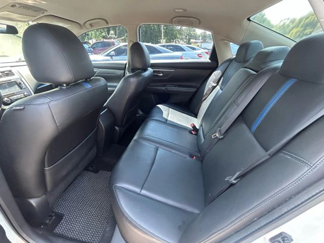 2018 Nissan Altima - Image 8
