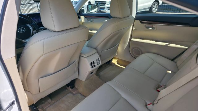 2013 Lexus Es - Image 26