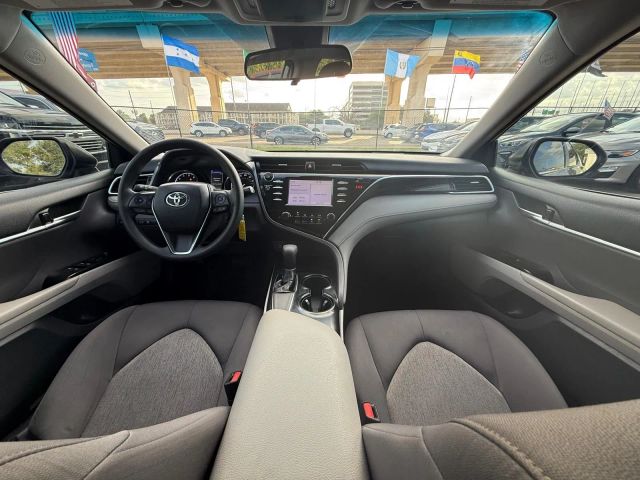 2018 Toyota Camry - Image 17