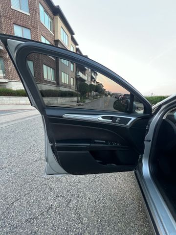 2020 Ford Fusion Se Sedan 4d - Image 33