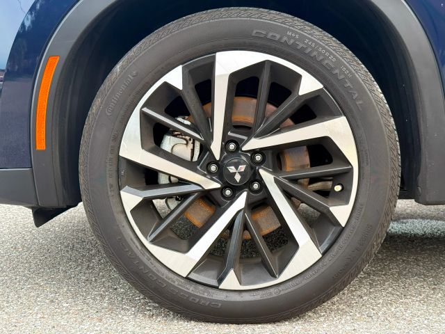 2023 Mitsubishi Outlander - Image 36