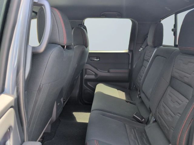 2024 Nissan Frontier Crew Cab - Image 13