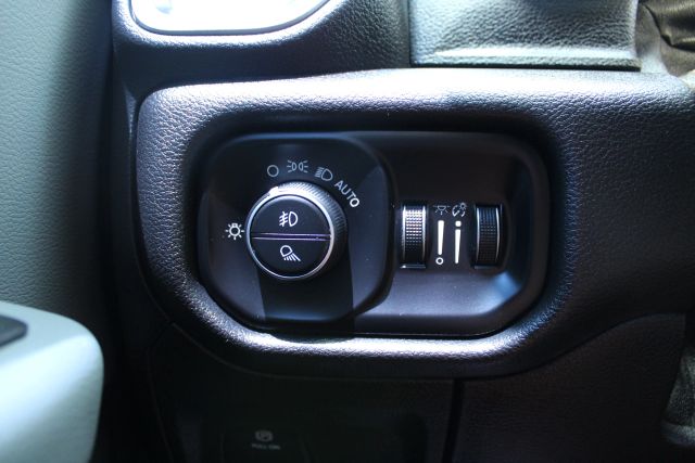 2019 Ram 1500 Crew Cab - Image 10