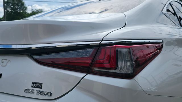 2019 Lexus Es - Image 9