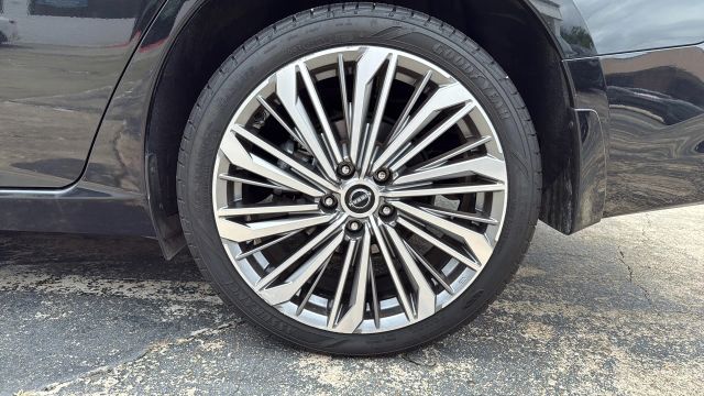 2023 Nissan Altima - Image 3