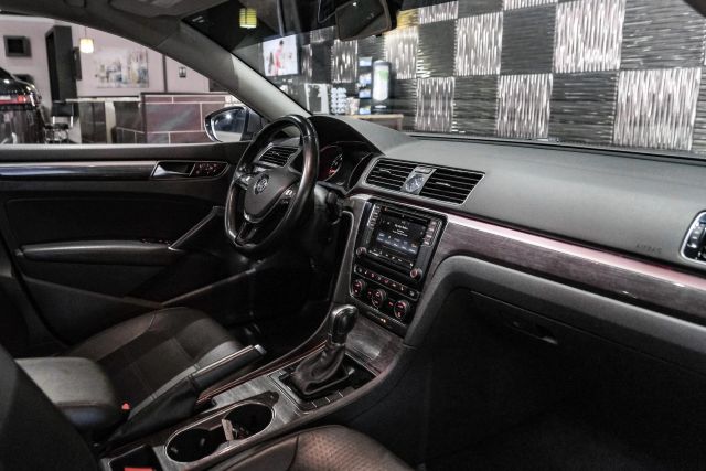 2017 Volkswagen Passat 1.8t Se Sedan 4d - Image 25